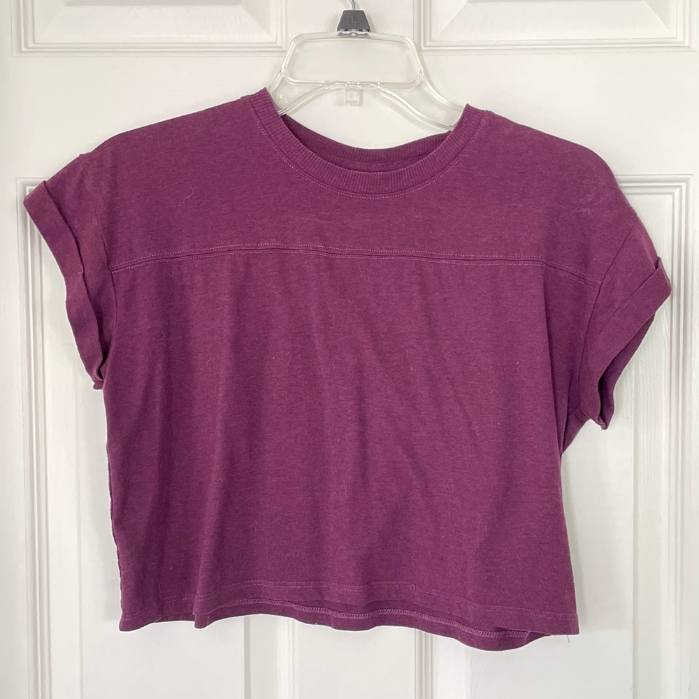 Like new Divided XS Maroon Cropped Tee